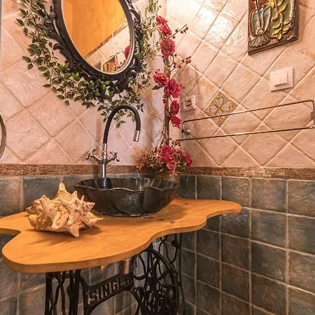 King Lux - Top Location - Massage - Garden! *