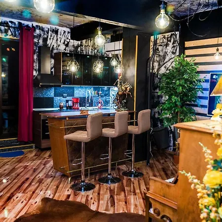 King Lux - Top Location - Massage - Garden! *
