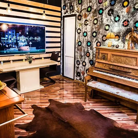 King Lux - Top Location - Massage - Garden! Apartament